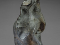 Viviana Ruz, Descarnado, cerámica gres, 61 x 31 x 29 cm., 2023